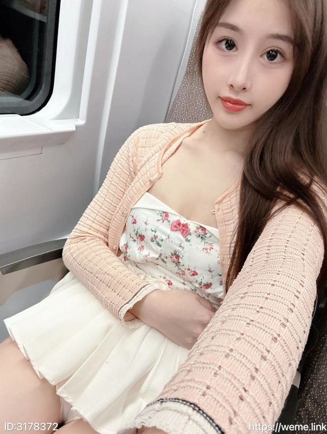 小萌子制服诱惑写真合集｜太撩了，千万别深夜点开