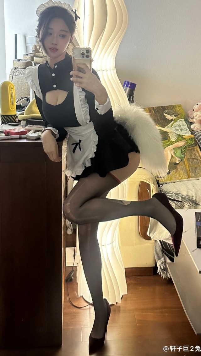 💎轩子巨二兔 性感写真全集:高清无水印,点击下载最撩人的照片