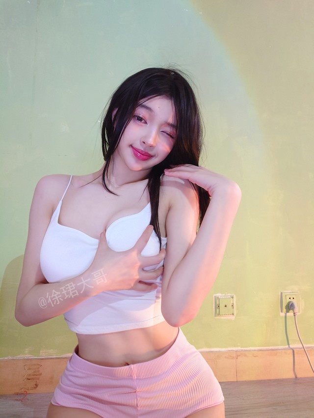 超清徐珺大哥微密圈写真,独家未公开全套资源免费下载,带你领略极致诱惑