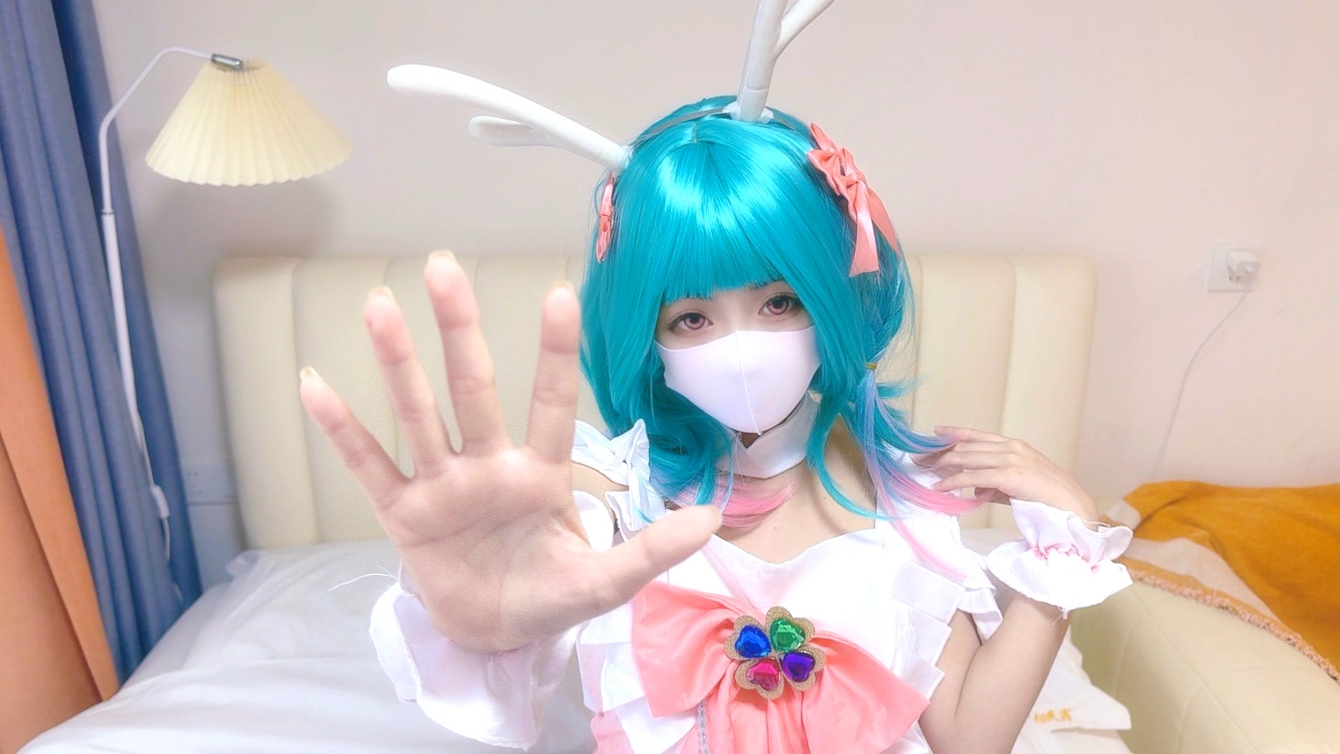 小欣奈《草莓气泡》写真 小欣奈「被窝时差」写真爆火!穿小熊睡衣的赖床瞬间太解压(附花絮)