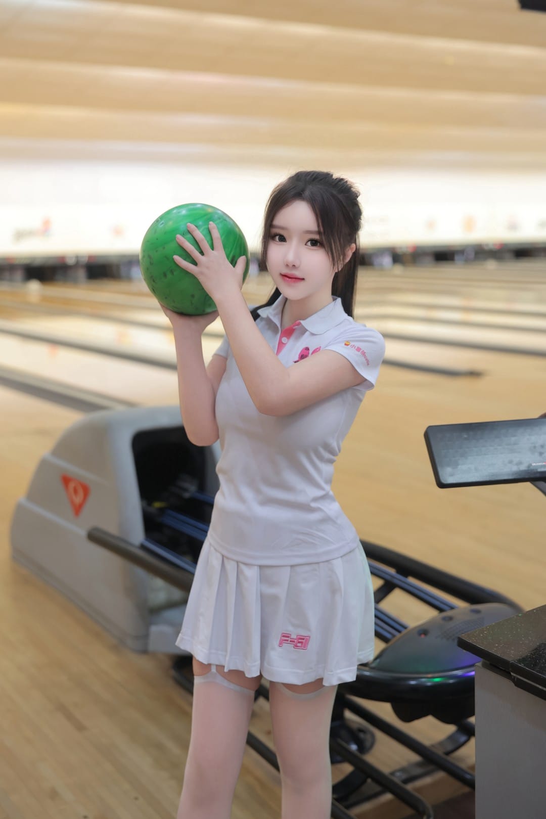 小薯条 nienie《奶油苏打》封神!甜妹必学 3 个汽水感拍照姿势,手机也能拍