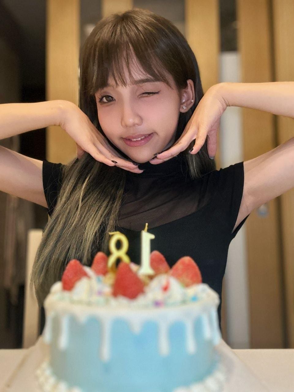 广深虾酱 (2) 💎探索广深虾酱Cuteavdoll 性感写真作品:甜美与诱惑并存的完美展现