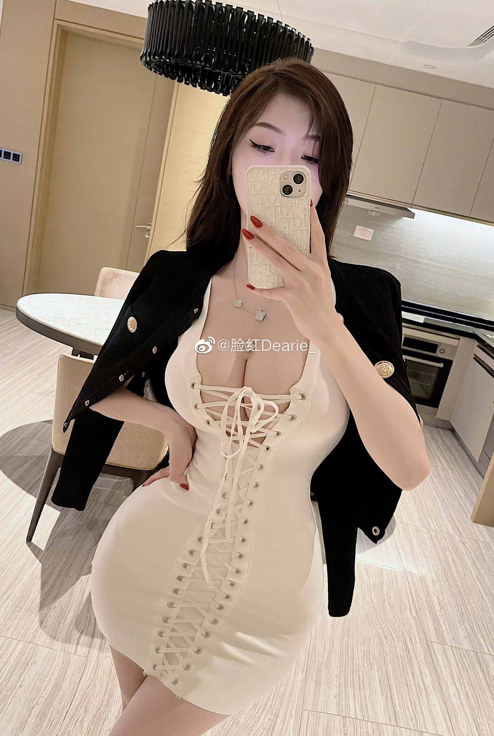 脸红dearie (3) 脸红dearie写真「高铁卧铺反差」「抖音反差」:美女cosplay艺术全套合集免费赏析