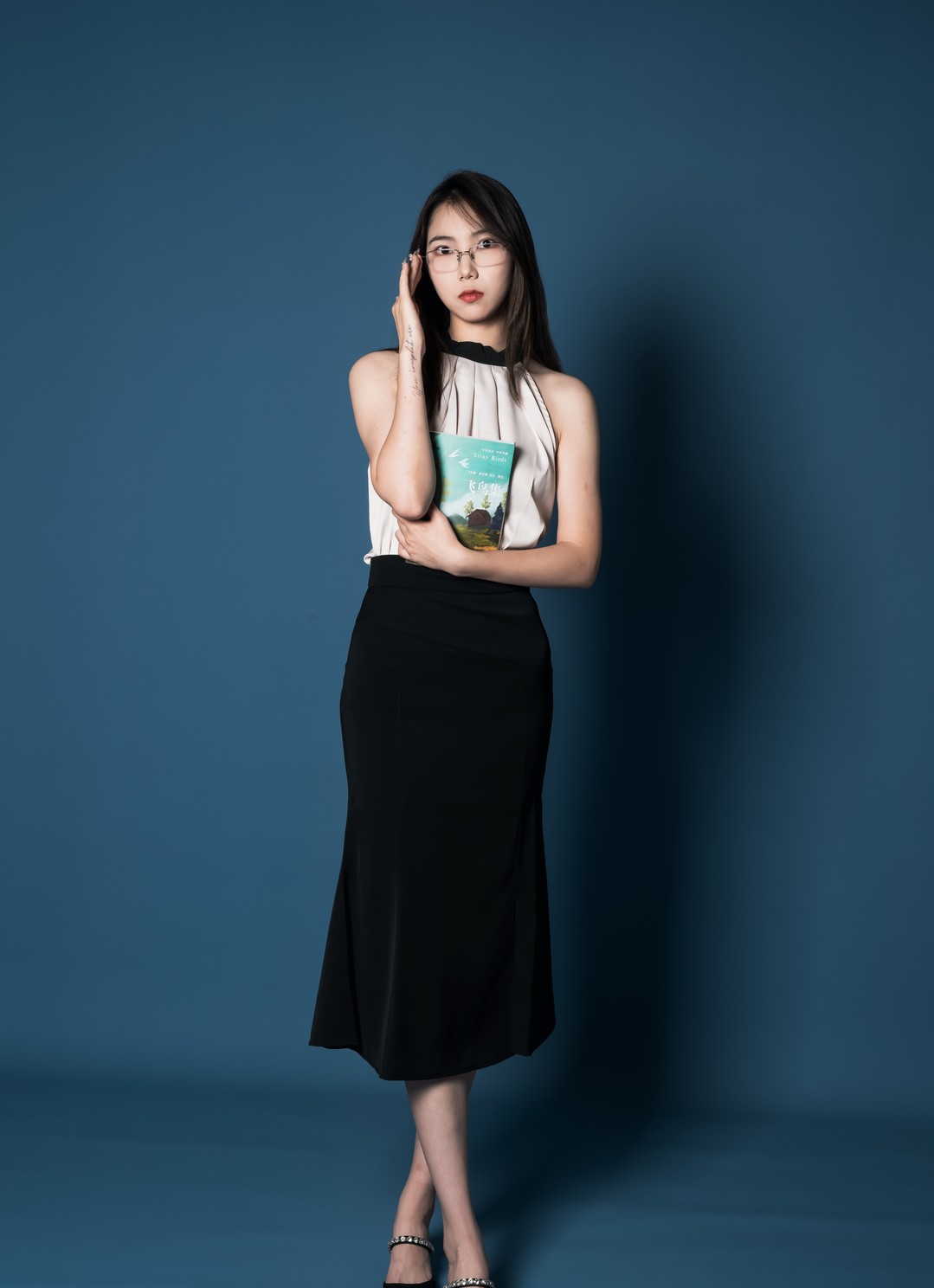 流欲xx工坊 (4) 流欲 xx 工坊沉浸式写真 复古空间配漫射光 模特在情绪里游走 像一场没醒的梦(无水印)