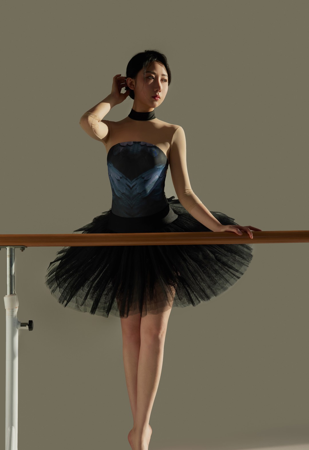 GALLI嘉丽舞蹈生日记静动韵律集 静态姿态藏着蓄势的舞 生活化场景里的肢体诗 韵律感从骨子里透出来