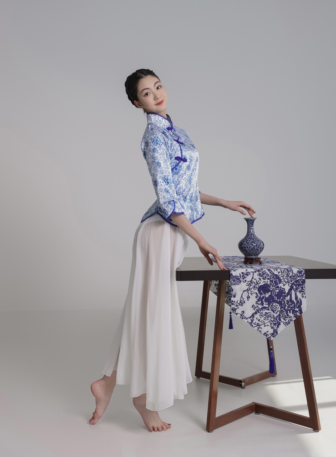 GALLI嘉丽舞蹈生日记静动韵律集 静态姿态藏着蓄势的舞 生活化场景里的肢体诗 韵律感从骨子里透出来