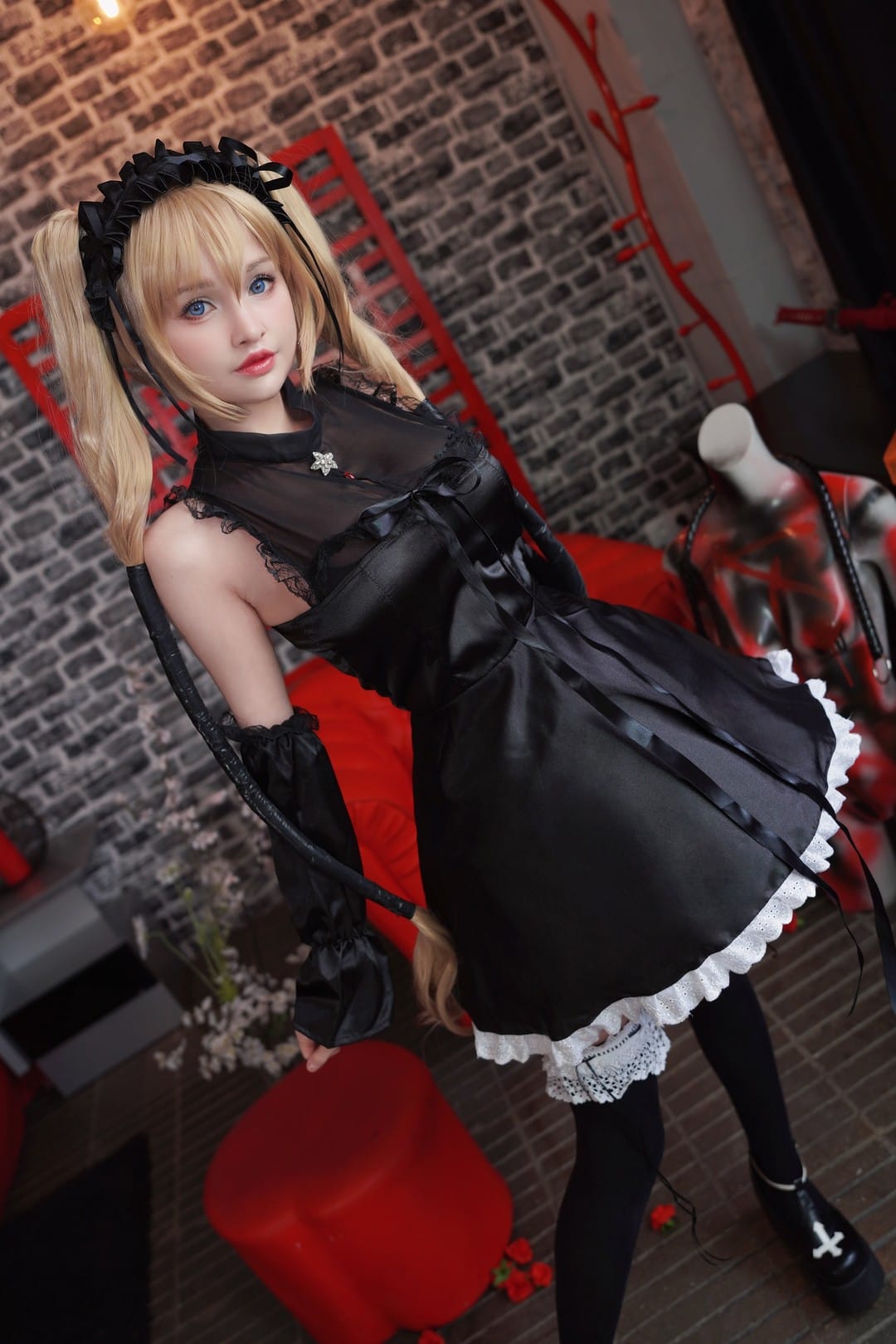 hidori 冷艳光影录 暗黑裙装配疏离眼 像月光下的冰玫瑰 冷冽中藏着致命吸引力（无水印）