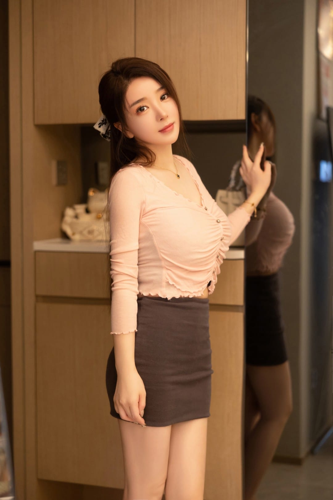 雨儿酱eve 为什么雨儿酱 eve 写真受欢迎?柔美 + 甜酷 + 氛围感作品推荐,点击看详情