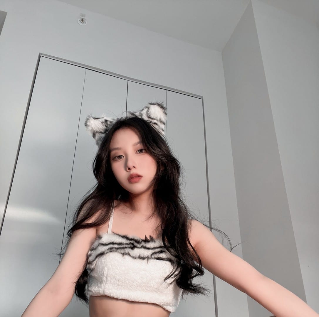 果咩酱w多风格写真合集，从清新到个性的完美切换