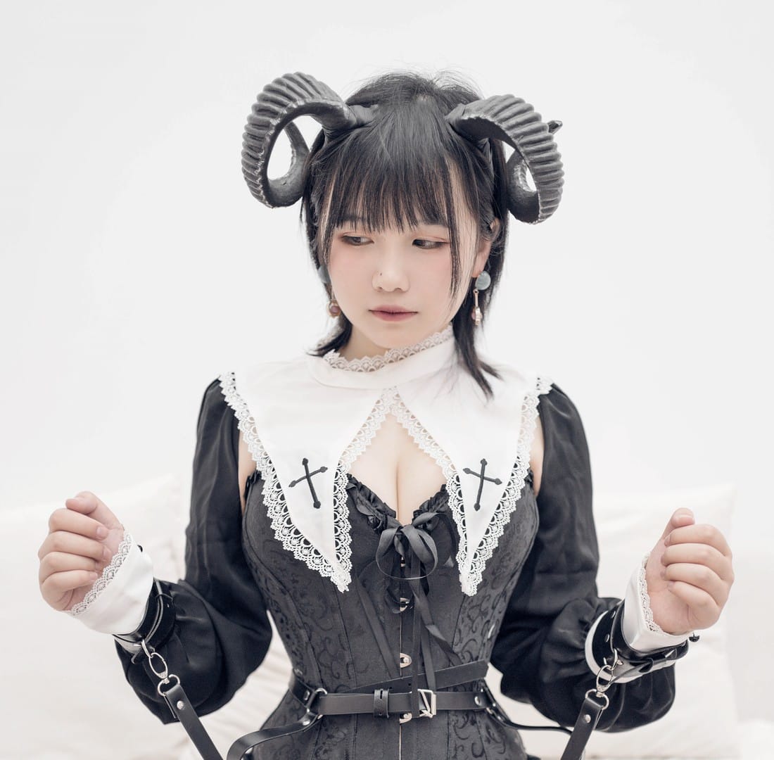 阿半今天很开心写真合集：治愈系女神来袭，笑容太暖心必收藏